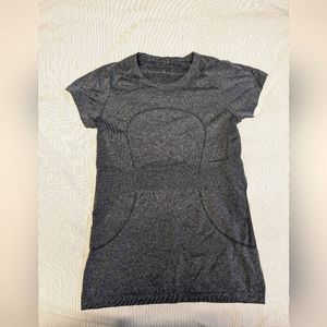 Lululemon Swiftly Tech Short Sleeve Grey Size 6